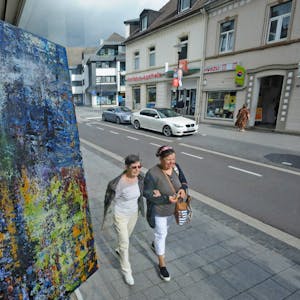 Kunst in Schaufenstern gibt es in Burscheid ab Samstag wieder einen Monat lang.