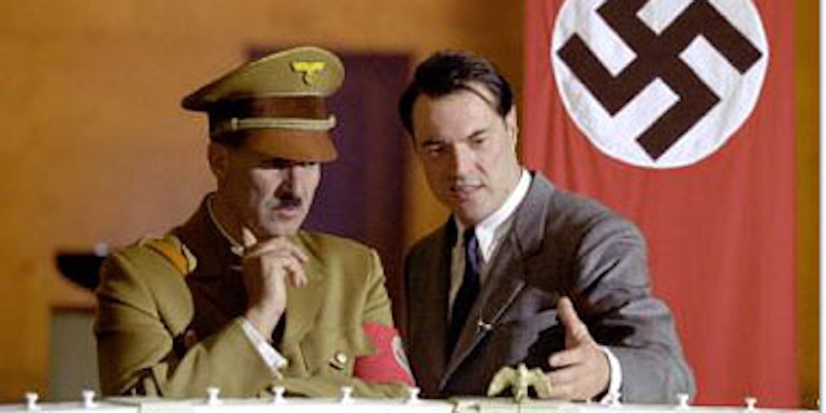 Tobias Moretti als Adolf Hitler (l) und Sebastian Koch in der Rolle des Albert Speer.