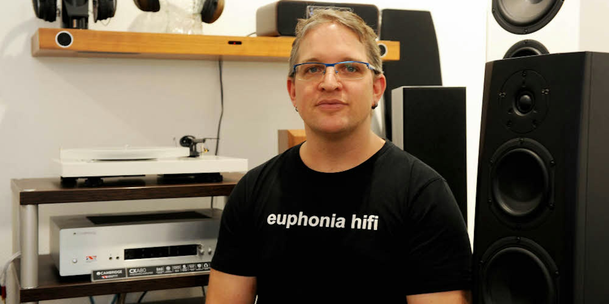 Robin Müller in seinem Hi-Fi-Laden „Euphonia“