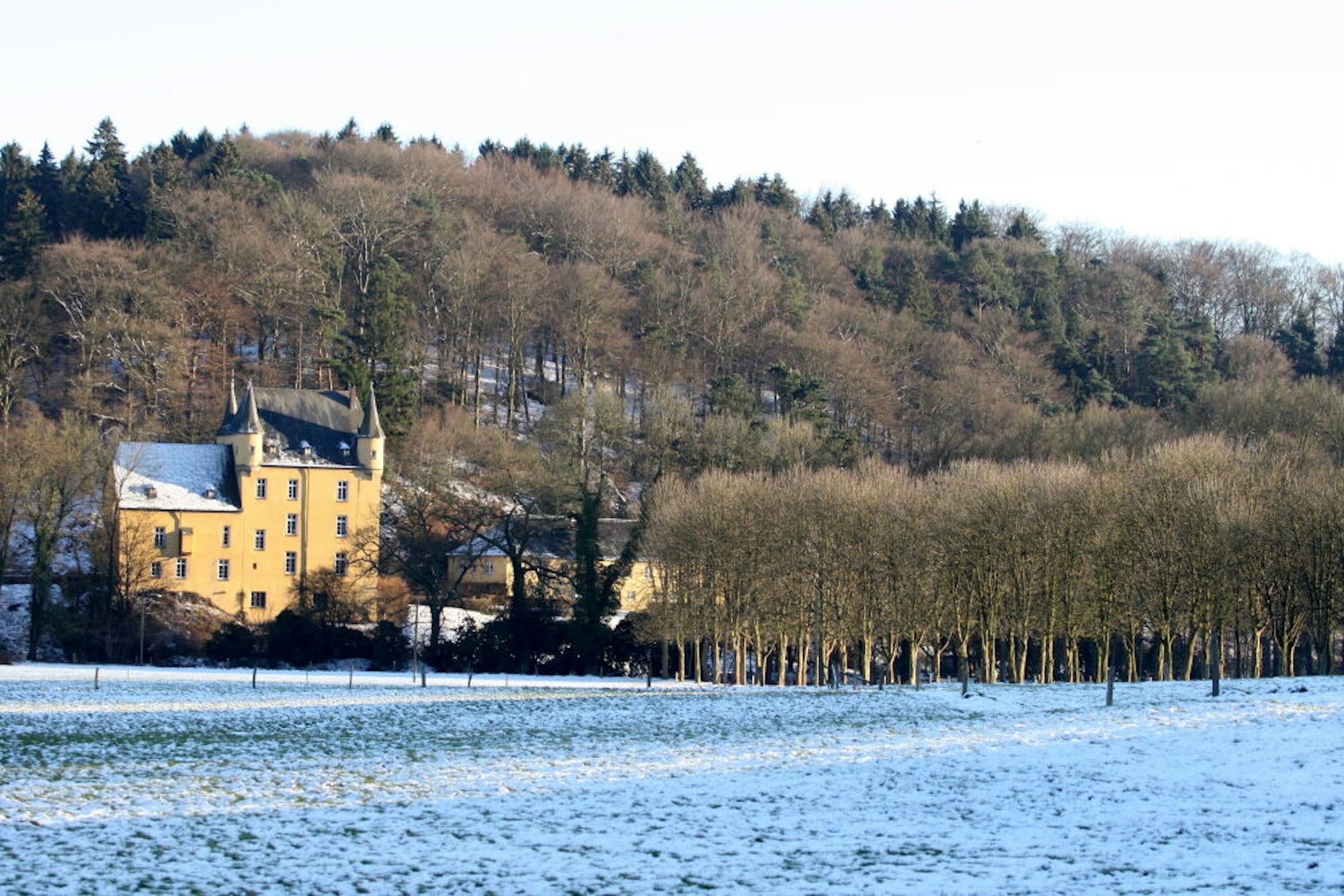 Fast wie aus dem Märchen: Schloss Strauweiler ist Odenthals historischer Herrschaftssitz, in dem bis heute ein Prinz zu Hause ist.