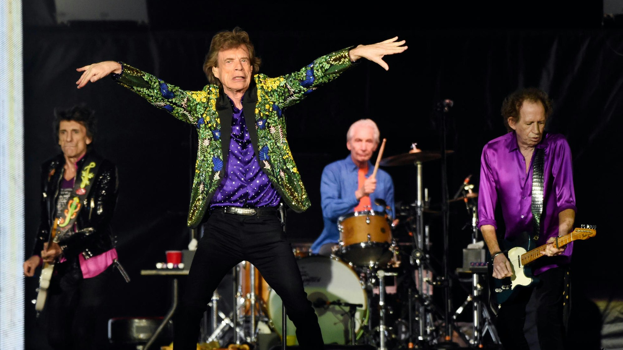 Die Rolling Stones, hier noch mit Charlie Watts an den Drums.