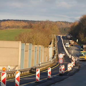 Die Grunderneuerung der B 51 zwischen Dahlem und Schmidtheim in Fahrtrichtung Köln wurde im vergangenen Jahr vorgenommen. Nun steht die Maßnahme Richtung Trier an.