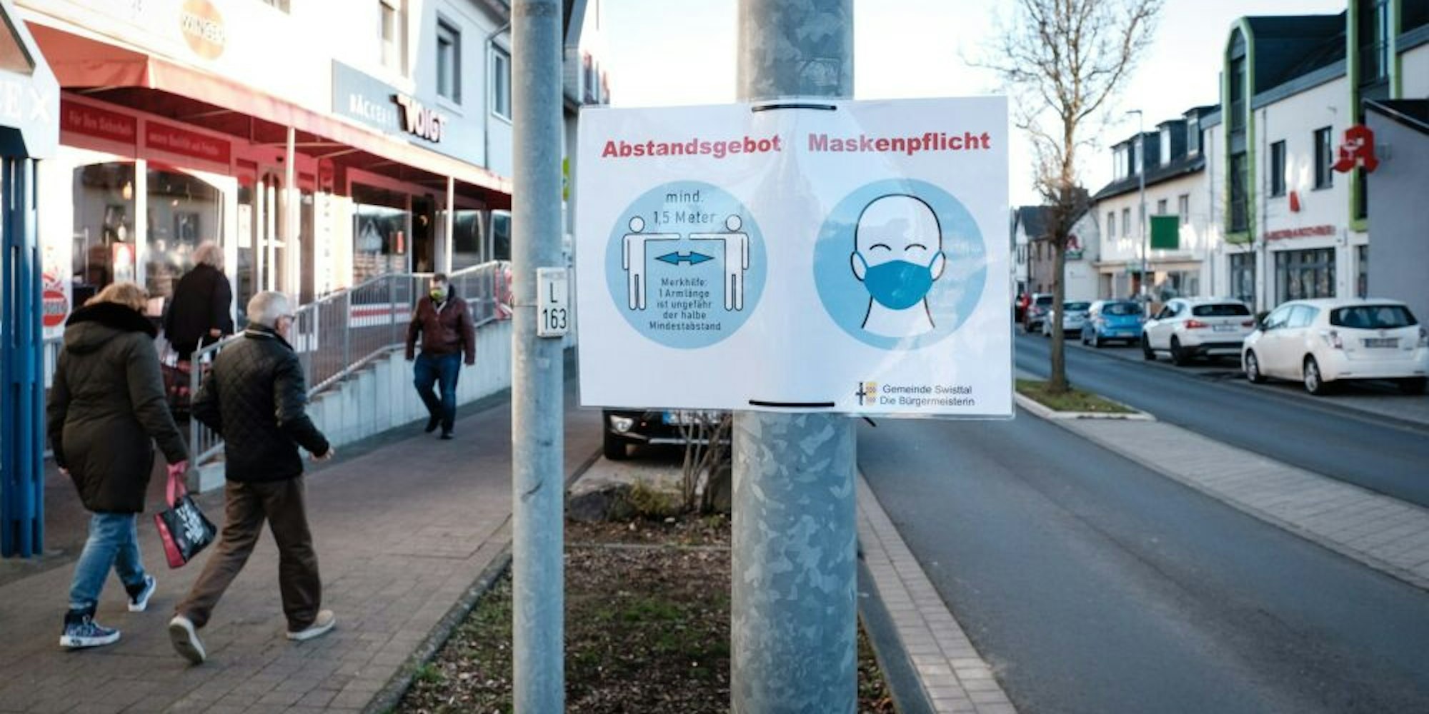 In den Außenbereichen des Einzelhandels und von Geschäftsstraßen in Heimerzheim, Odendorf und Buschhoven gilt die Pflicht zum Tragen eines Mund-Nasenschutzes.