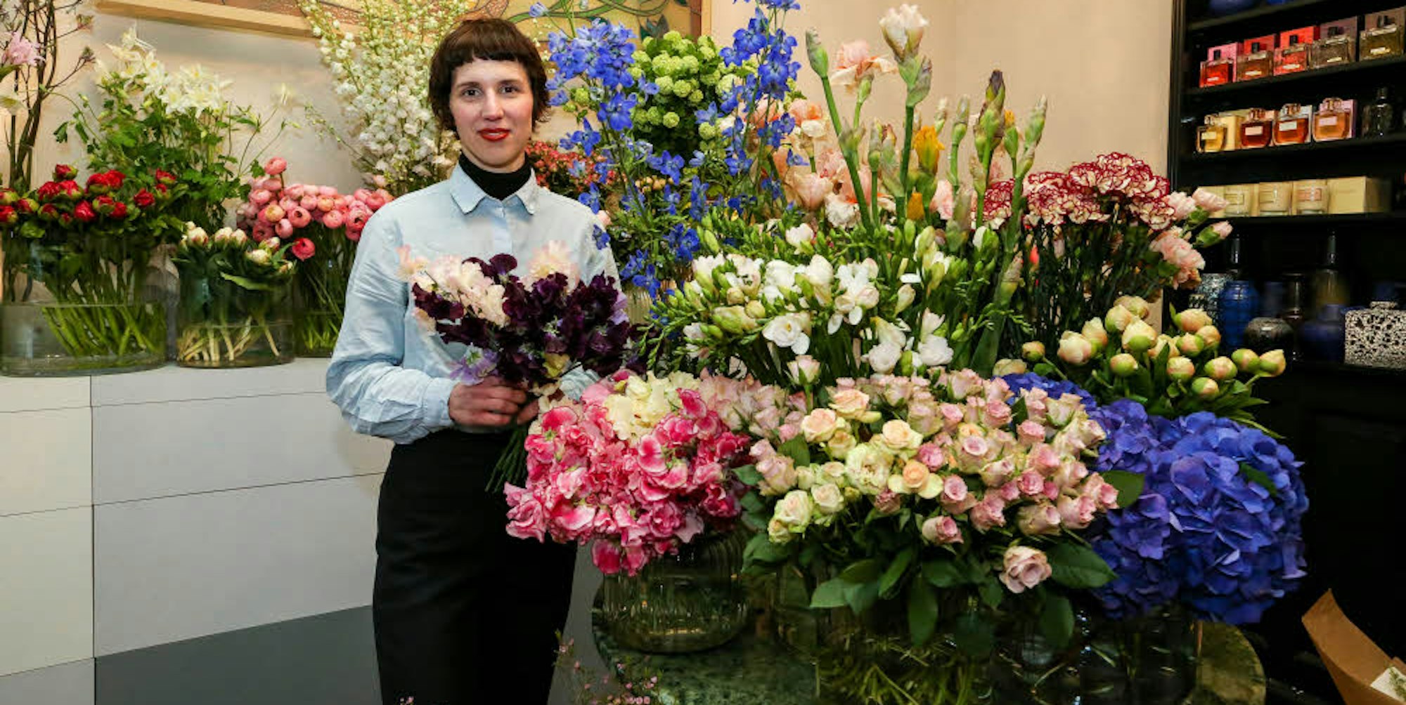 Erfolgreiche Quereinsteigerin: Isabelle Niehsen in ihrem charmanten kleinen Geschäft am Rathenauplatz. Nicht alltägliche Farben, Sorten und Arrangements zeichnen ihr „Floral Design“ aus.