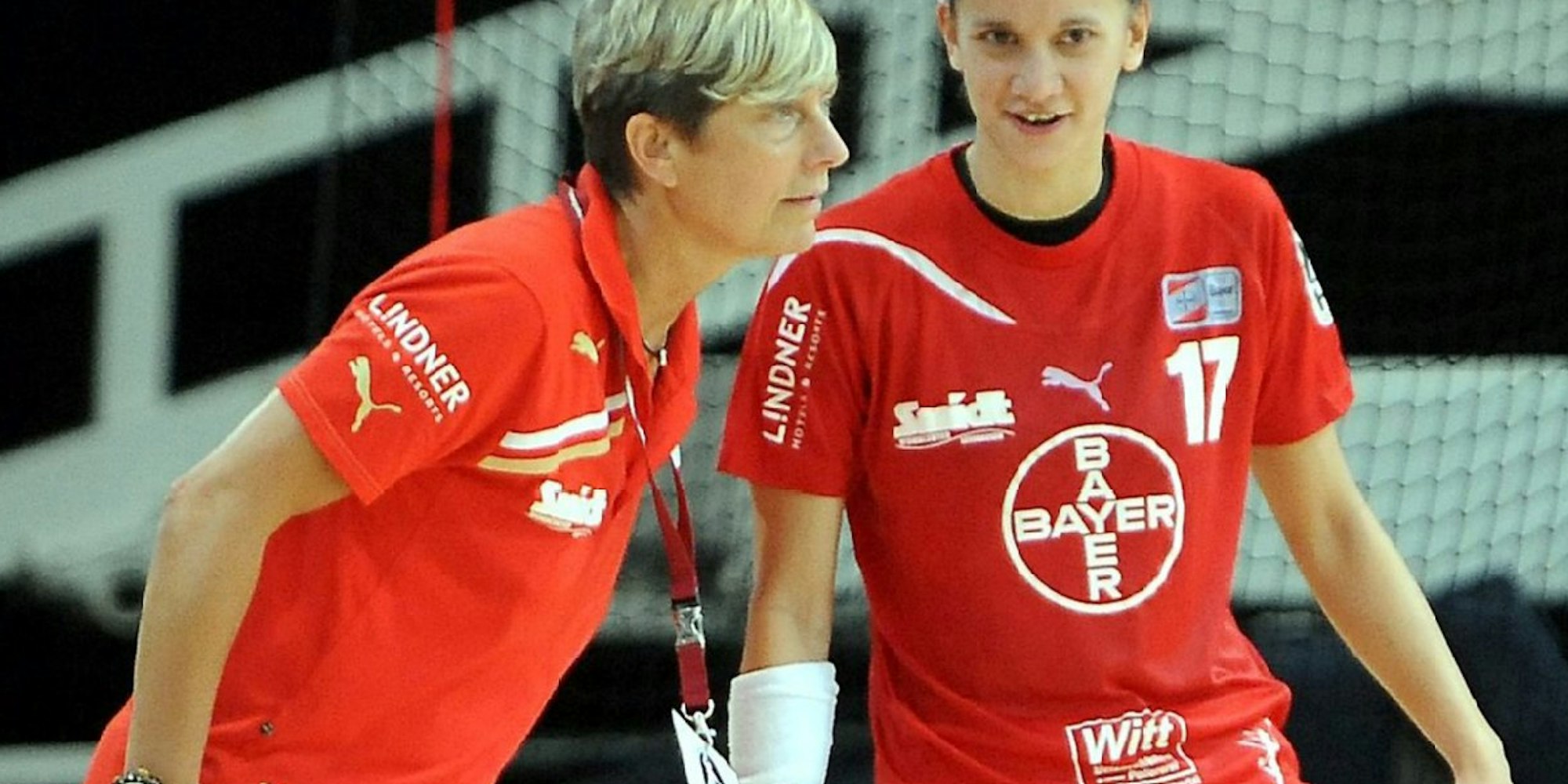 Renate Wolf (links) hier mit Spielerin Franziska Garcia.