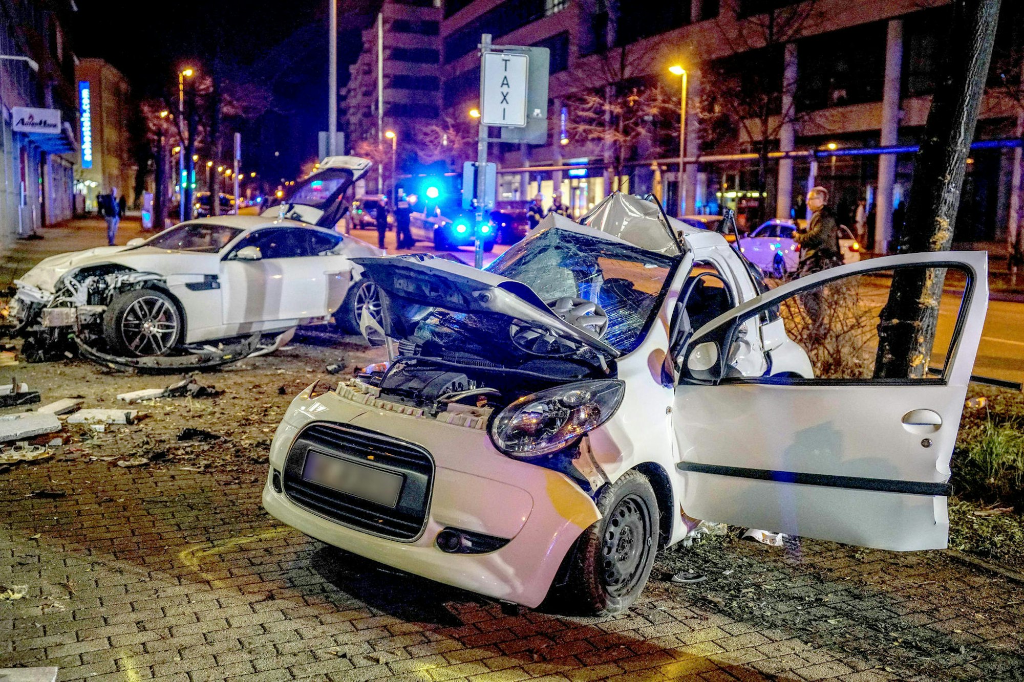 Stuttgart Unfall Raser Sportwagen