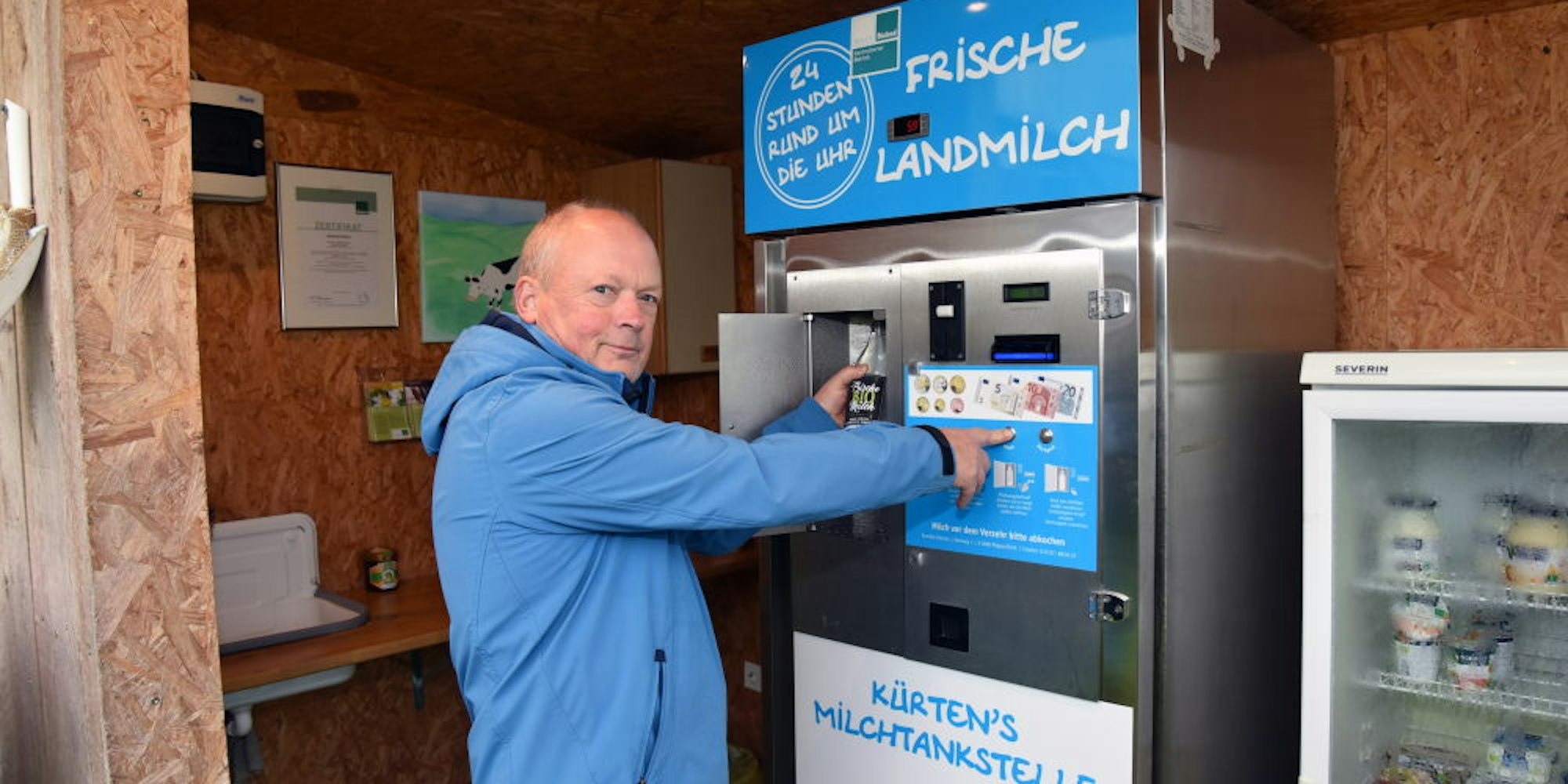 Seit vier Jahren steht in Wipperfürth auf dem Biohof von Manfred Kürten eine Milchtankstelle.