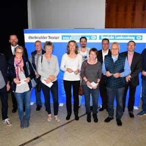 Als Leser gewonnen: OVZ-Redaktionsleiter Frank Klemmer (2.v.l.) und Michael Lenzen (2.v.r.), federführender Redakteur der Bergischen Landeszeitung, gratulierten den Gewinnern.