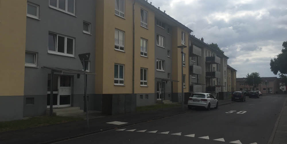 Auch die Wohnungen an der Petersbergstraße in Wesseling gehören der GAG und sollen verkauft werden.