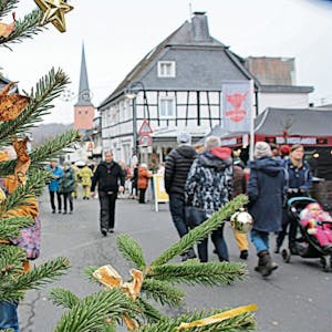 Stimmungsvoll war der Bergische Weihnachtsmarkt in Much auf der Hauptstraße.