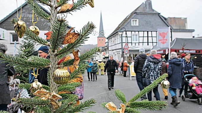 Stimmungsvoll war der Bergische Weihnachtsmarkt in Much auf der Hauptstraße.