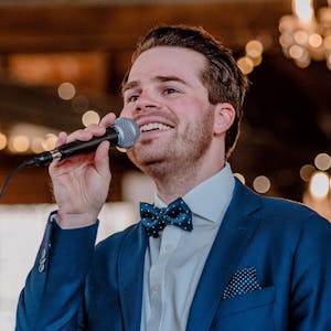 Fabian Schmelcher ist seit sechs Jahren selbstständiger Freiberufler und singt vornehmlich auf Hochzeiten.