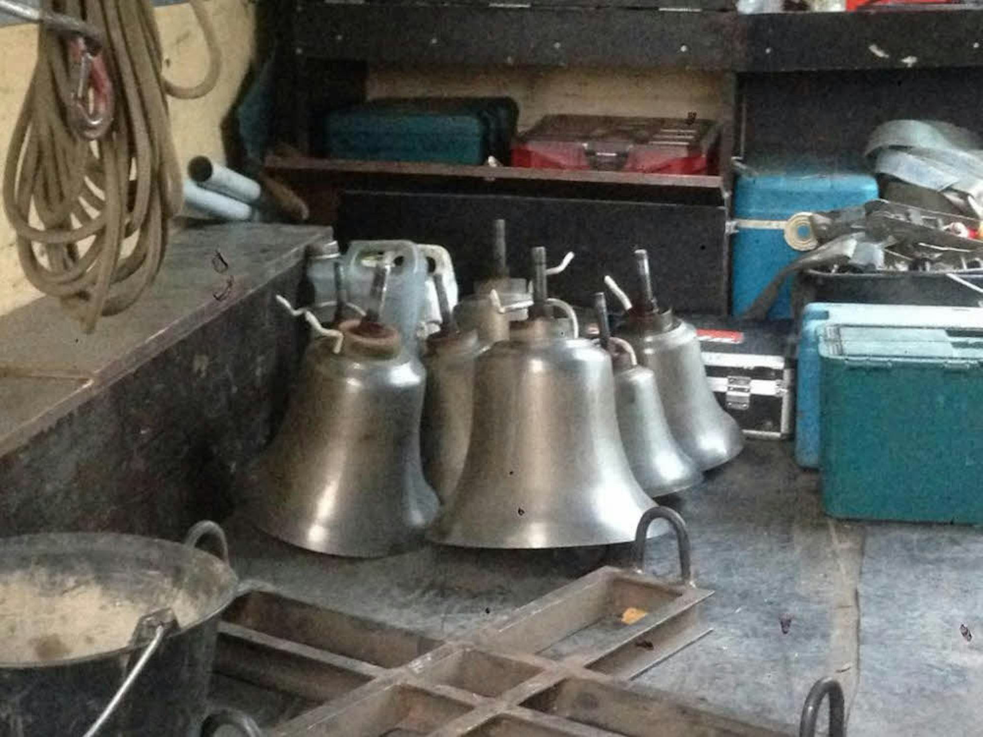 Die alten Glocken werden aufgearbeitet.