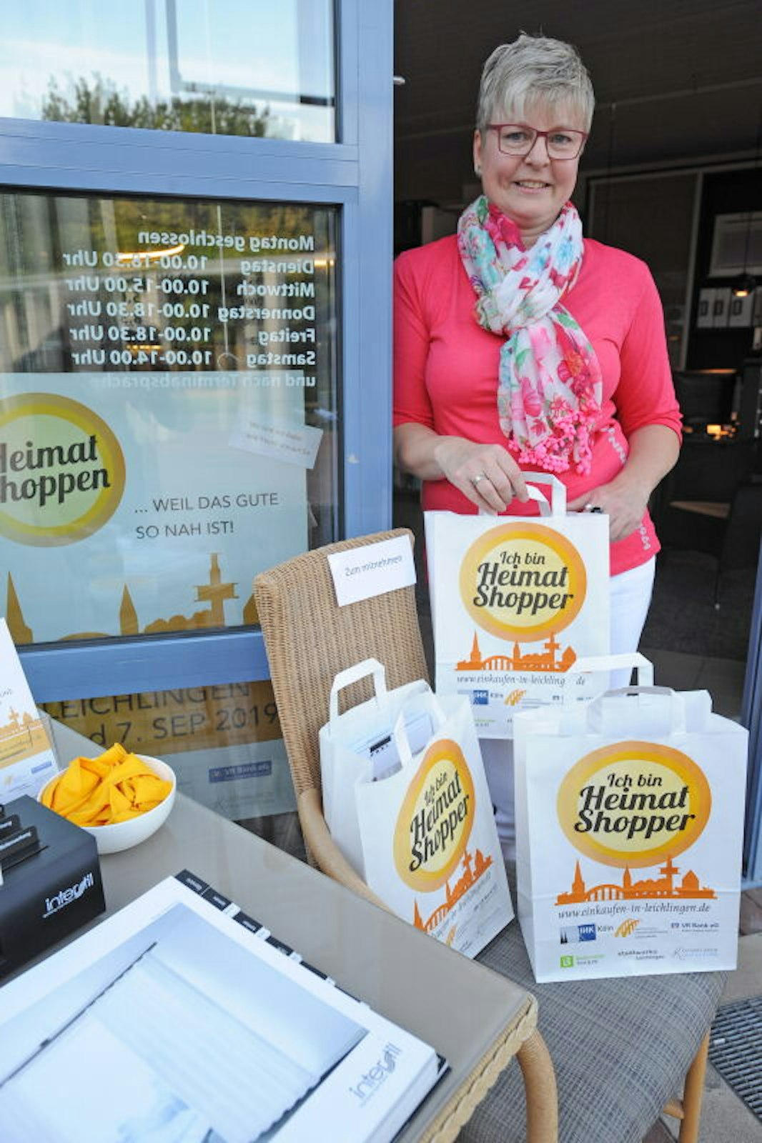 3000 Papiertaschen mit dem Logo der Aktion „Heimat-Shoppen“ werben wie bei der Premiere 2019  für die Kampagne am 1.und 2. Oktober.