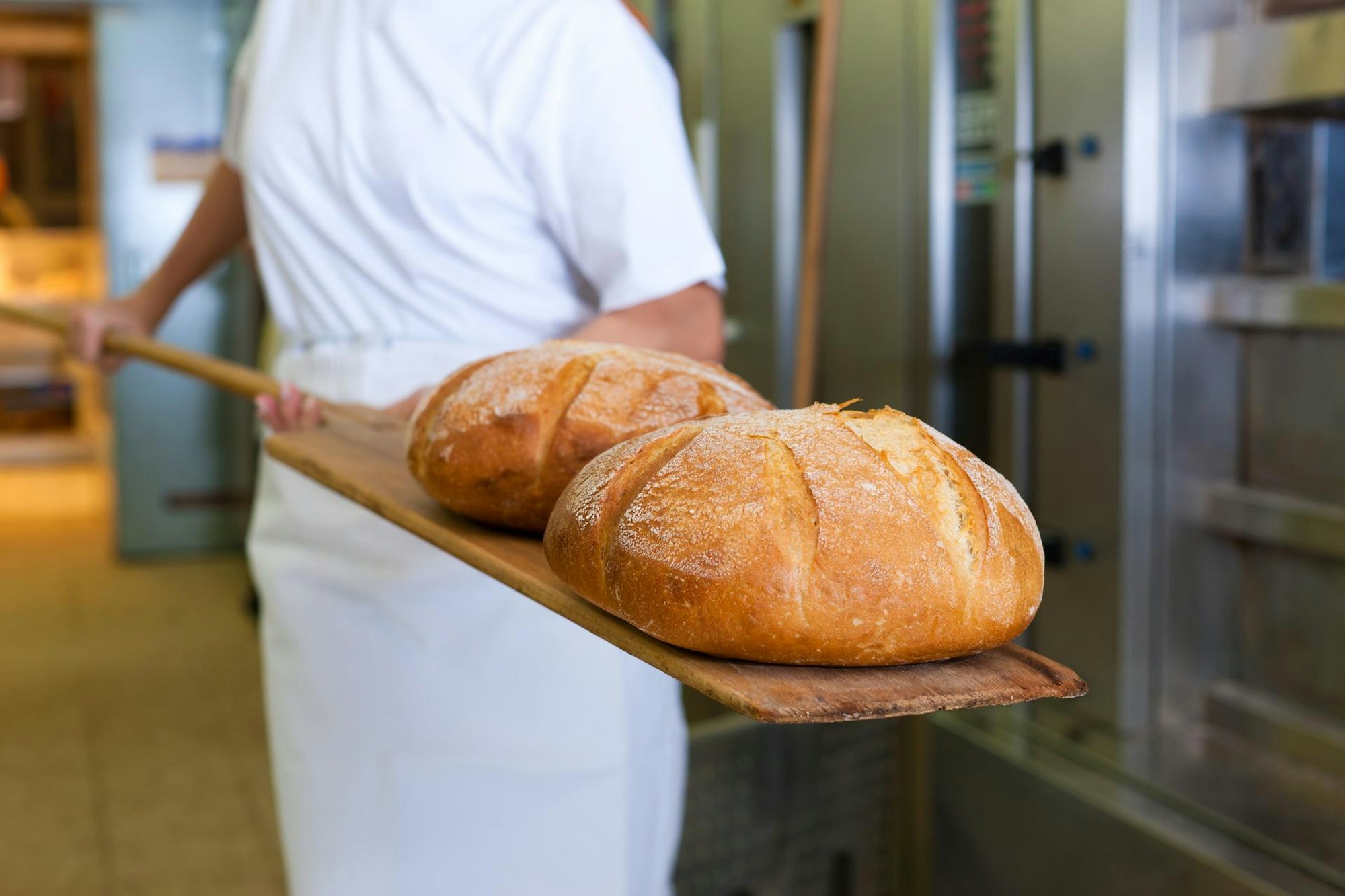 Brot backen Bäckerei GettyImages-kzenon_467505715