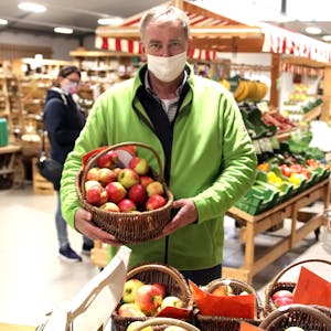 Georg Boekels bietet auf seinem Obsthof rund 30 Apfelsorten an.