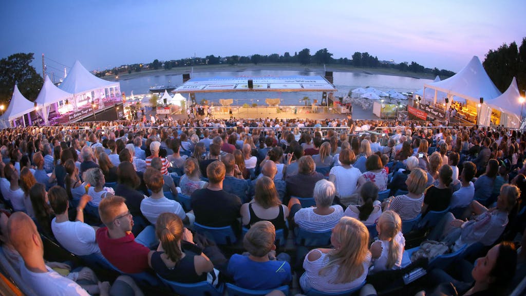 Open-Air-Kino Rhein Dusseldorf