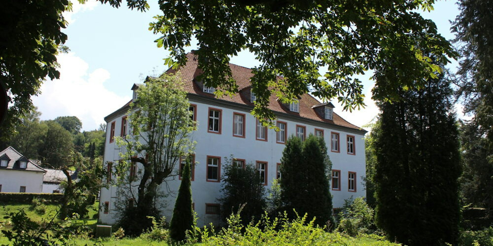 Schloss Georghausen, hier von der Rückseite, war in den 1950er Jahren ein bekanntes Hotel-Restaurant,