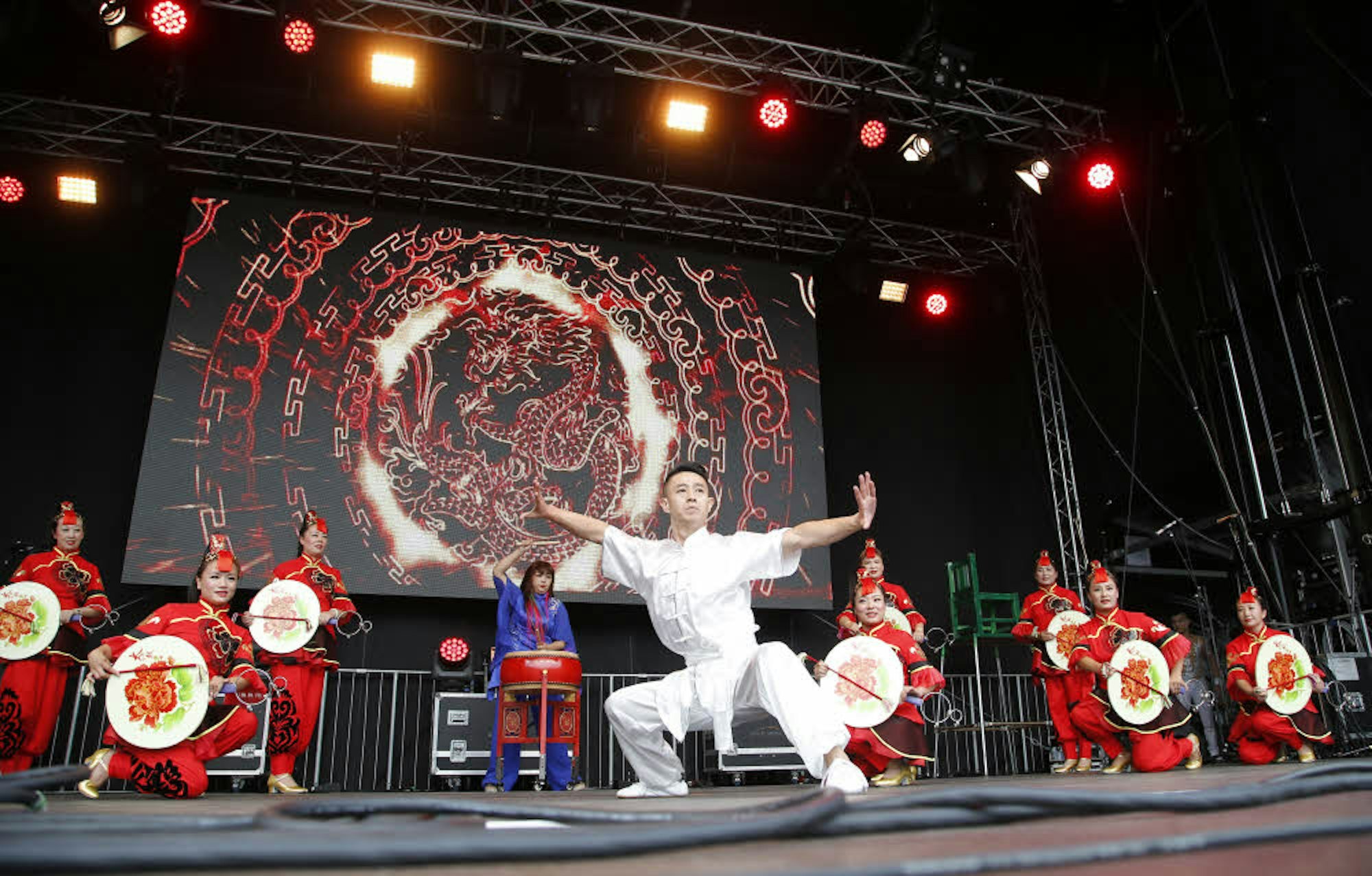 Kampfsport und Musik bieten die Kultur-Ensembles aus Peking.