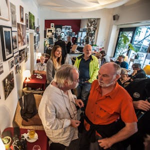 Eine ausgesprochen abwechslungsreiche Fotoausstellung erwartet die Besucher im Café „Zettel’s Traum“ in Opladen.