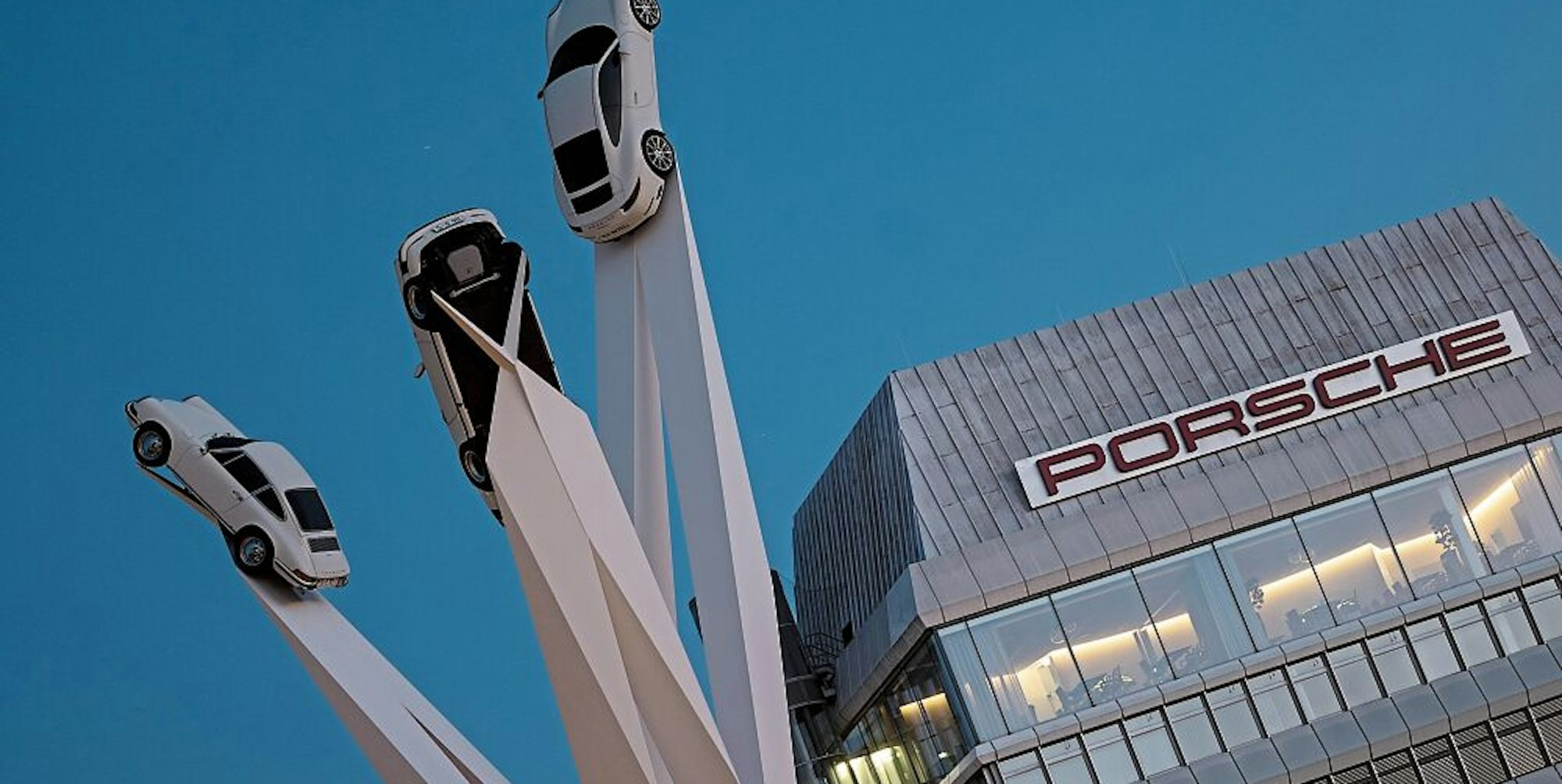 Der Börsengang von Porsche verspricht zum Erfolg zu werden. Die Nachfrage nach den Aktien ist groß – und so auch der Verkaufserlös für Volkswagen.