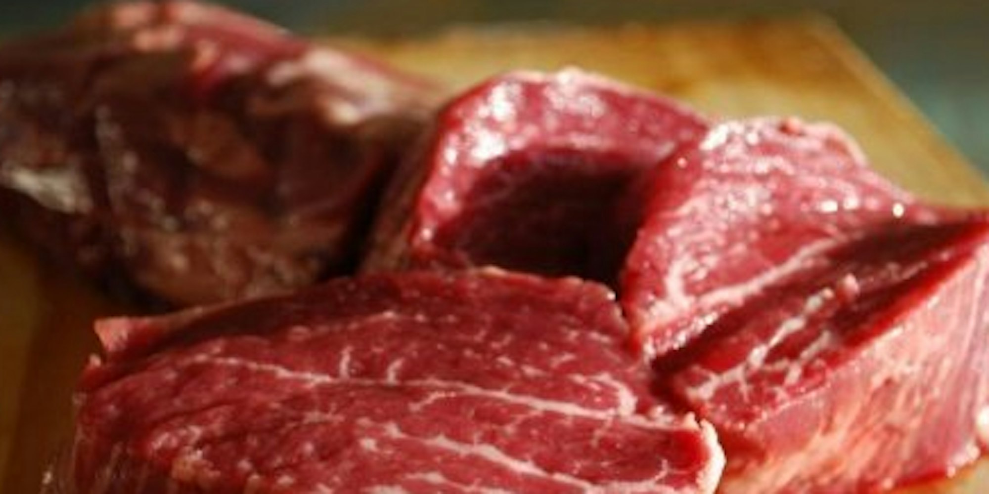 Ein „Rundum-sorglos-Paket für alle Steakliebhaber“ können sich Fleischfans im Internet bestellen - vom argentinischen Filet bis hin zur Bison Steakhüfte reicht das Angebot.