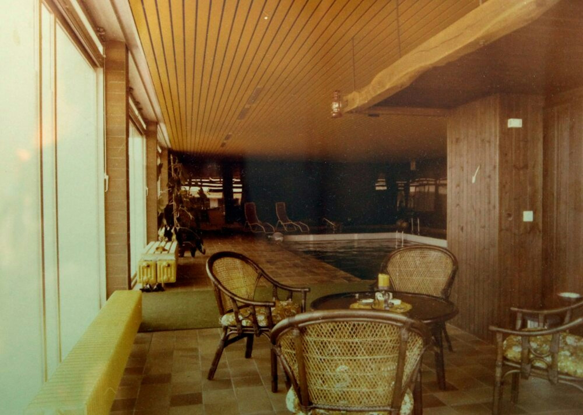 Seit 1974 wurde ein Schwimmbad in dem Gebäude öffentlich genutzt. Rolf Morawetz baute es zu einem Wohnhaus um. Zuletzt wohnte der Schwiegervater darin, doch er zog aus Altersgründen aus.