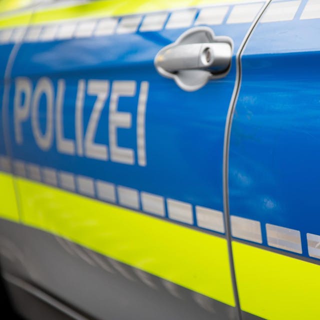 Polizei NRW Auto Symbol Tageslicht