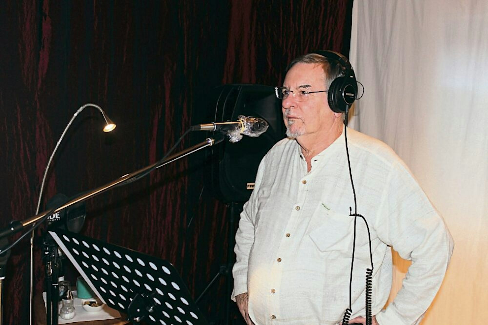 Auch der Vorsitzende Uwe Stolz sang im Studio.