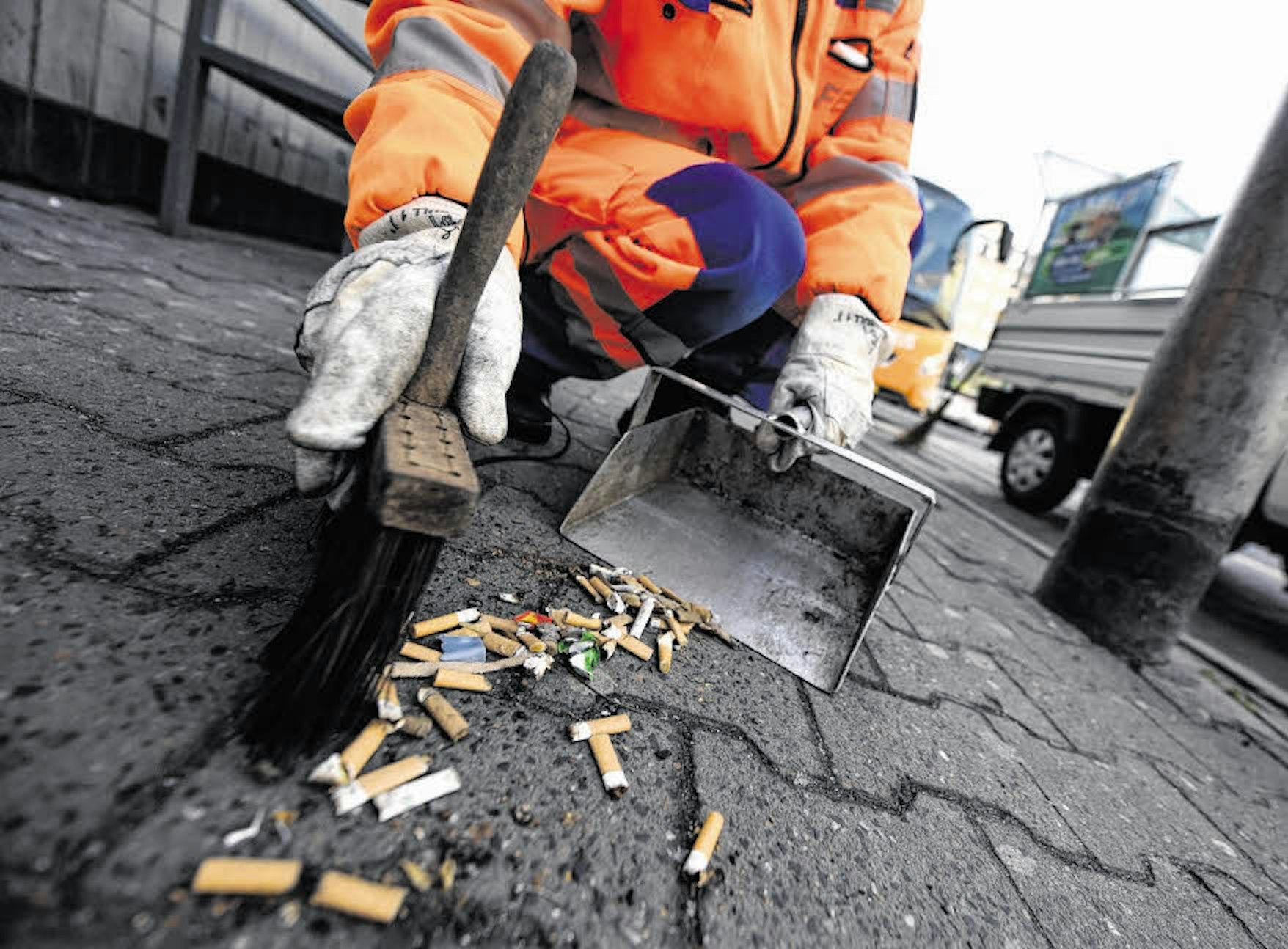 80 Prozent der Zigarettenkippen werden weggeworfen, die Filter enthalten Mikroplastik, auch die Giftstoffe bauen sich nicht ab.