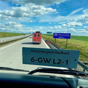 Durch Polen geht’s mit Rettungswagen und Feuerwehr-Lkw in Gladbachs Pratnerstadt Pszczyna.