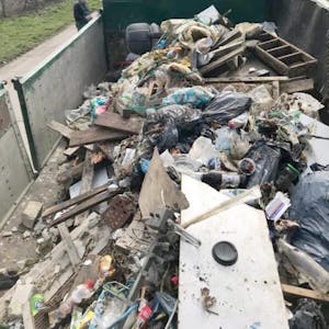 Reichlich Müll sammelten die Niederembter in der Dorfputz-Aktion, die in diesem Jahr dezentral stattfand.