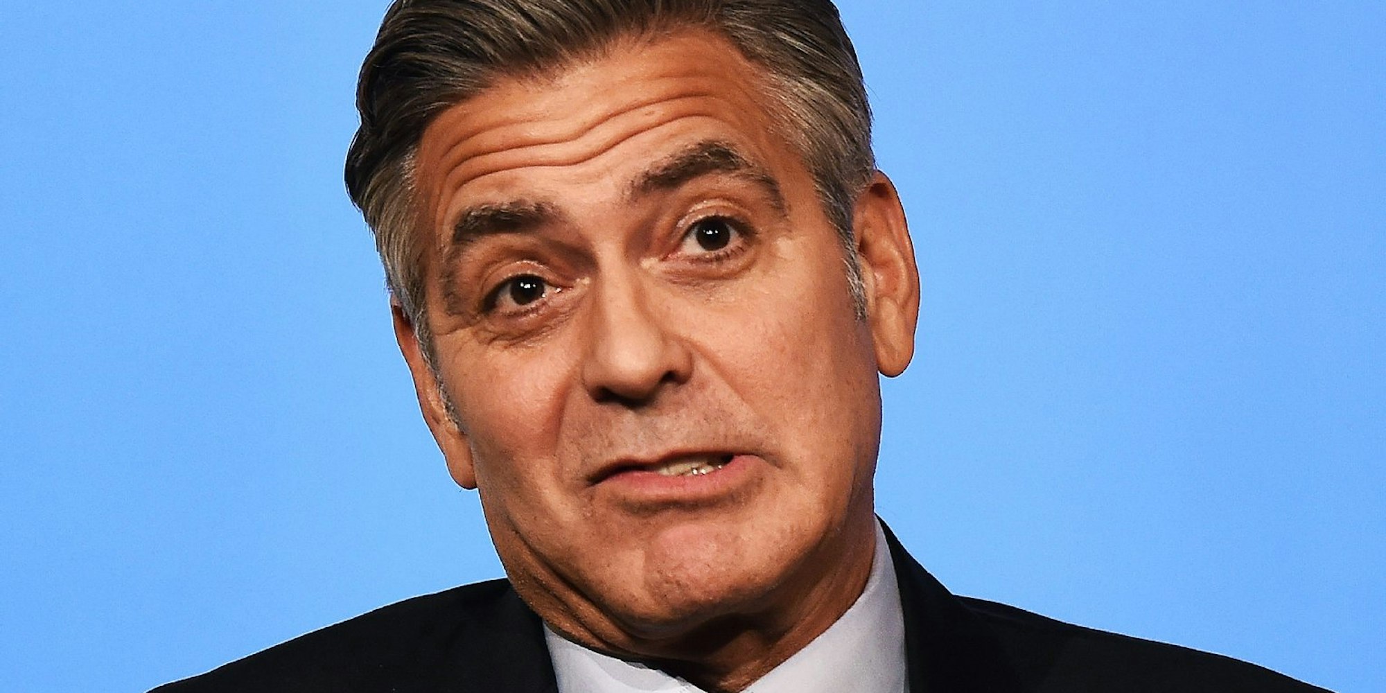 Er kann sicher damit leben: George Clooney ist berühmt für seinen grau melierten Schopf.