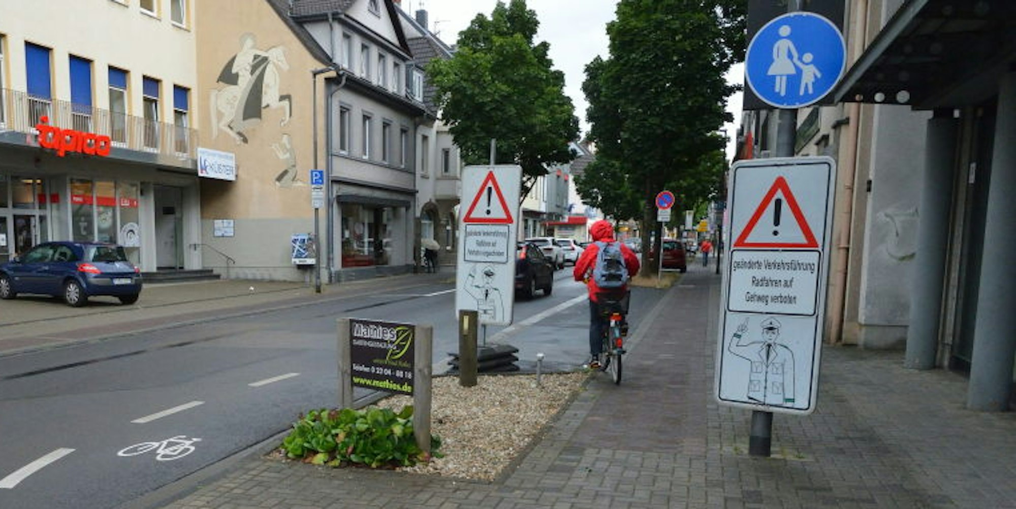 Die Blechpolizisten in Bergisch Gladbach