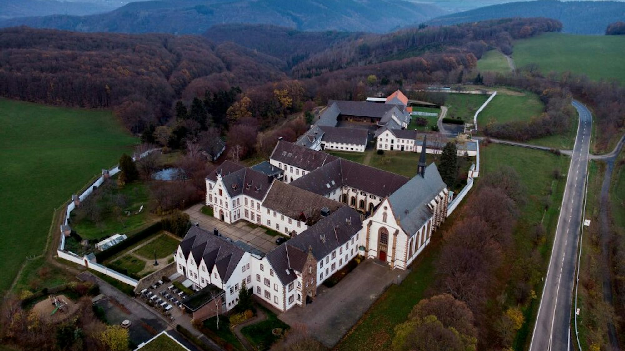 Das Kloster Mariawald aus der Luft.