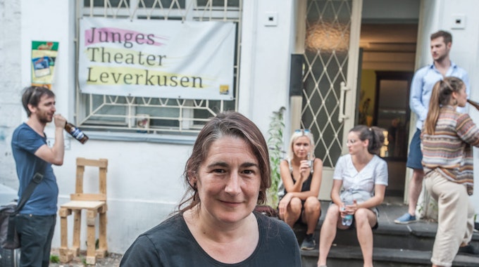 Erfolgshaus: Petra Clemens vor dem Jungen Theater.