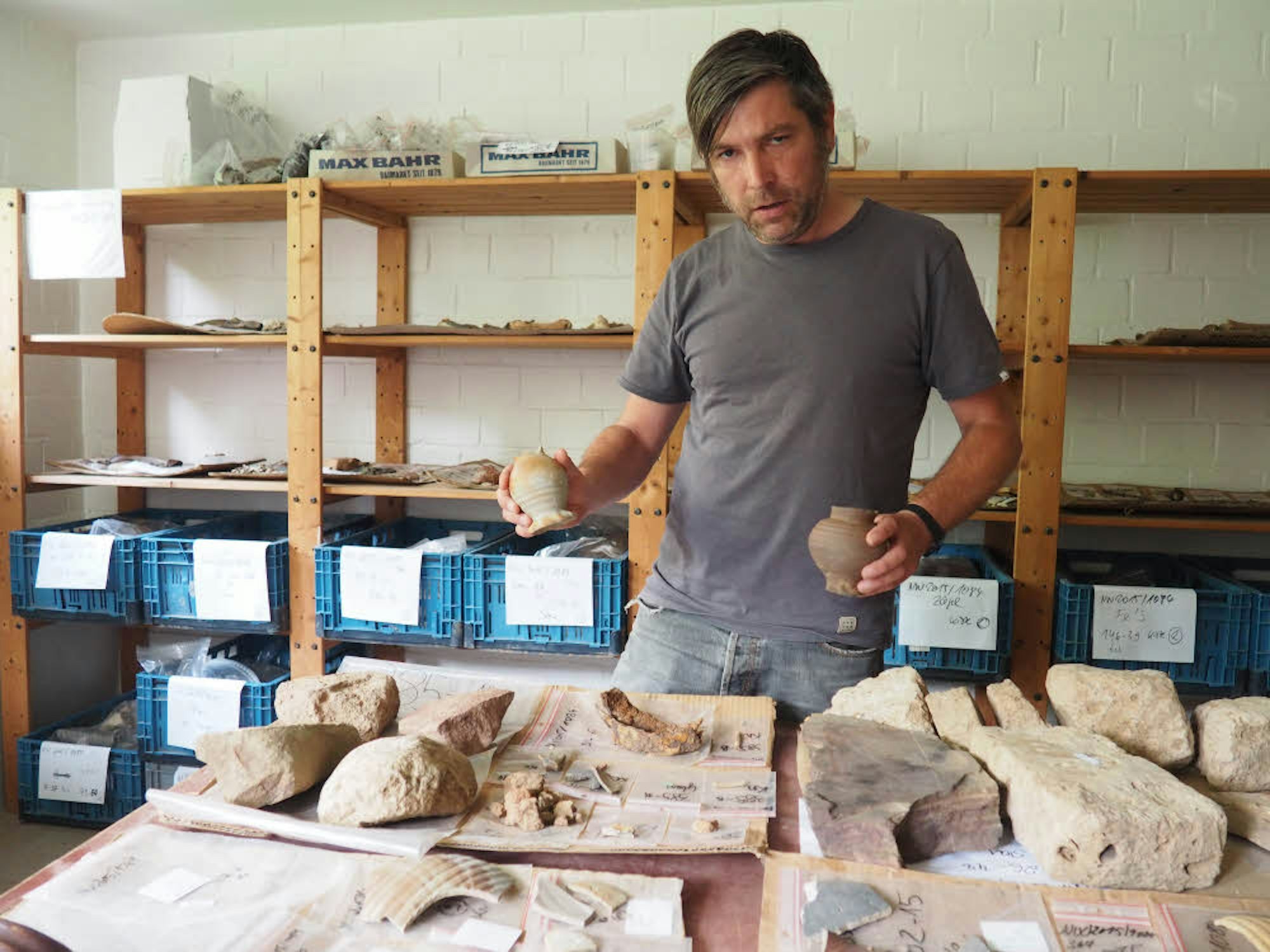 Die meisten Keramikfunde, die Grabungsleiter Johannes Englert registriert hat, stammen aus regionalen Töpfereizentren.