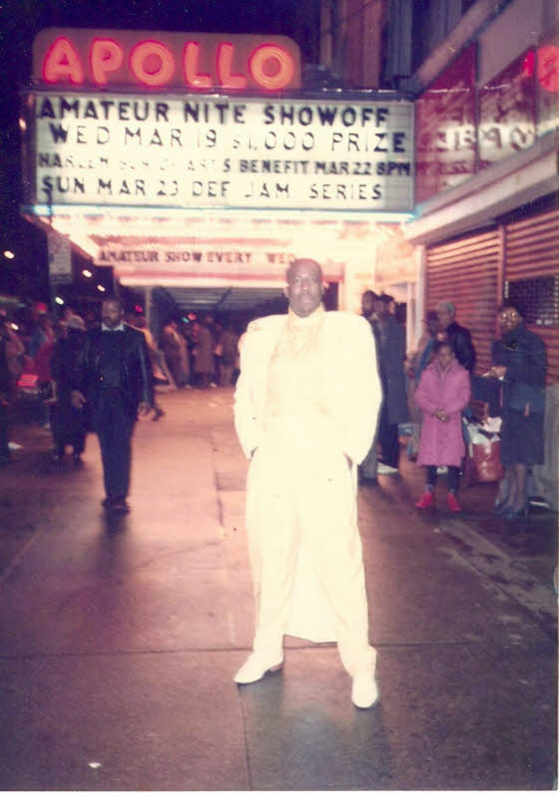 Vor dem legendären Apollo-Theater in Harlem (New York): 1987 gewann Boysie White dort drei Gesangs-Wettbewerbe.