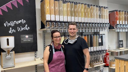 Geschäftsinhaberin Jennifer Giesen eröffnete mit ihrem Freund Oliver Theis am Samstag ihren Laden ,,Fräulein Unverpackt’’ in Sindorf.