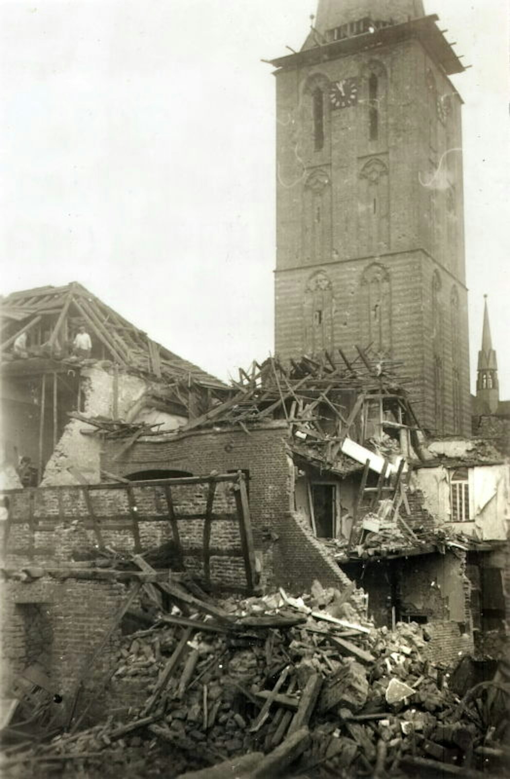 Die Kerpener Stiftskirche erlitt schwere Schäden.