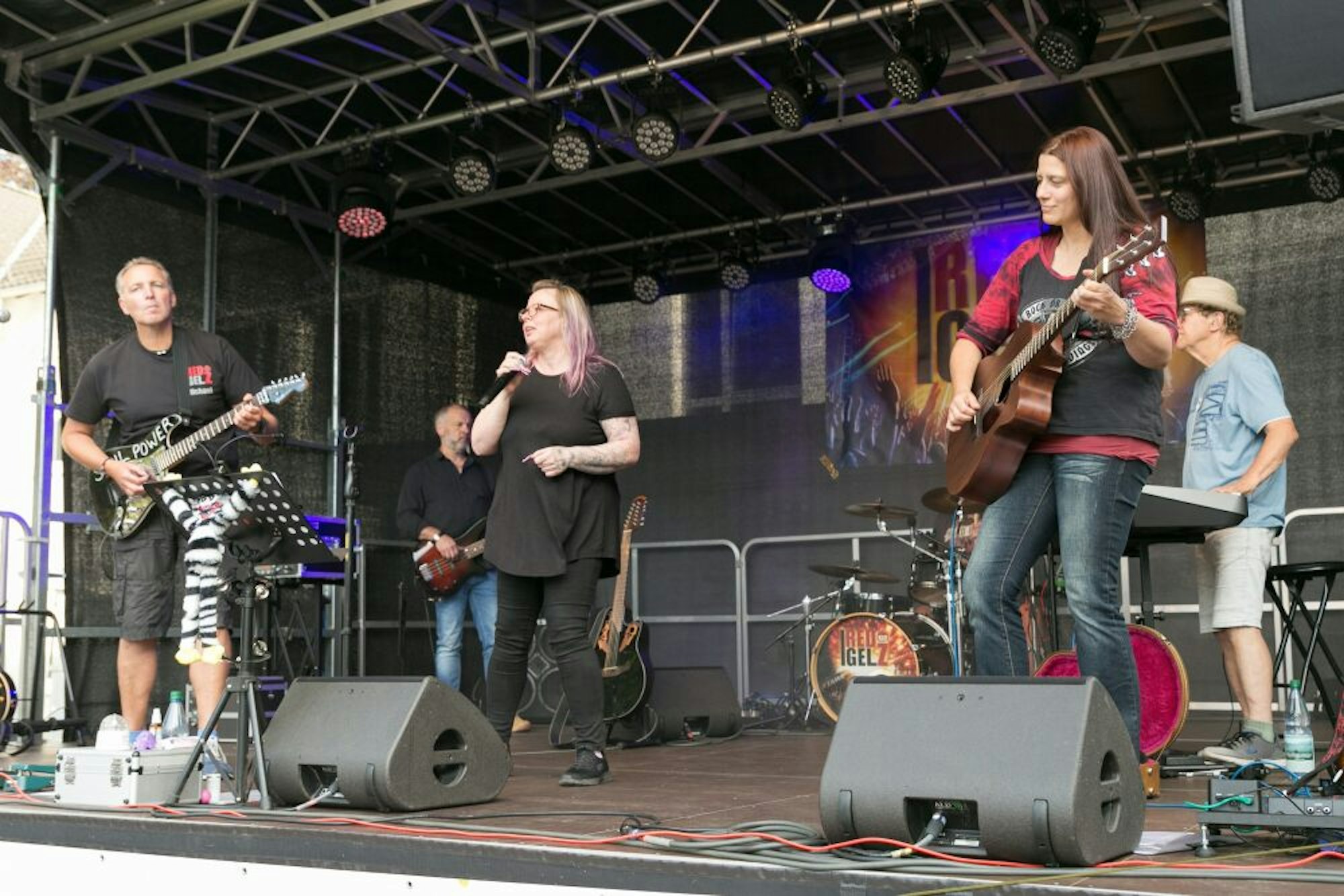 Der musikalische Schwerpunkt der Morsbacher Band Red Igelz liegt auf Cover-Rock der 80er und 90er Jahre.