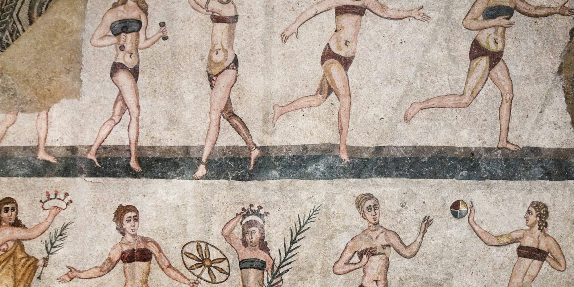 Dieses Mosaik aus der Villa Romana del Casale auf Sizilien ist über 1600 Jahre alt - und zeigt scheinbar aktuelle Bademode. (Foto: Imago)