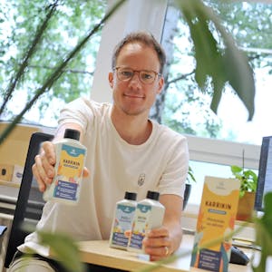 Robin Riesenbeck hat bereits mehrere Startups gegründet. Sein neuestes Produkt: Eine Art Biodünger für Garten- und Balkonpflanzen.