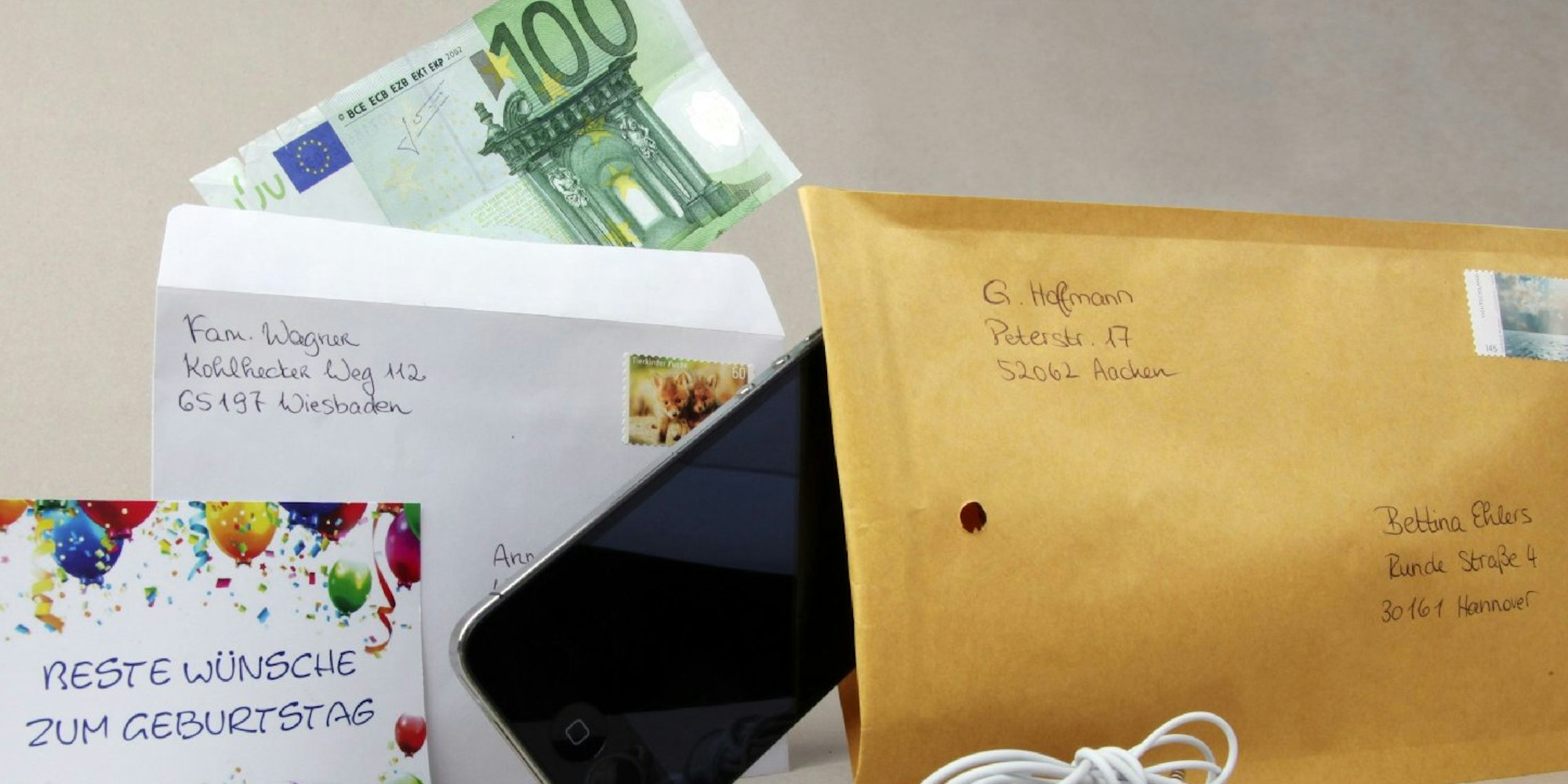 Bargeld oder Wertsachen wie Schmuck, Handys oder Konzerttickets können künftig per Post-Brief verschickt werden.
