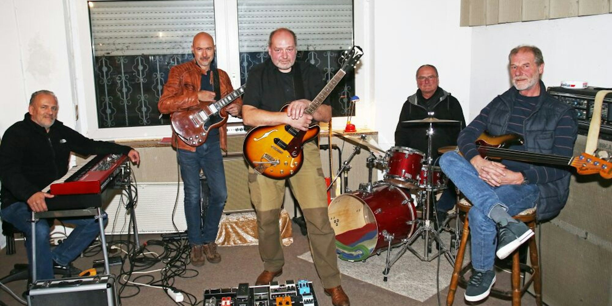 Die Mitglieder der Breakdown Blues Band: (v.l.) Martin Heiderich, Manuel Marcos, Jörn Frederik Klein, Peter Even und Willi Müller.
