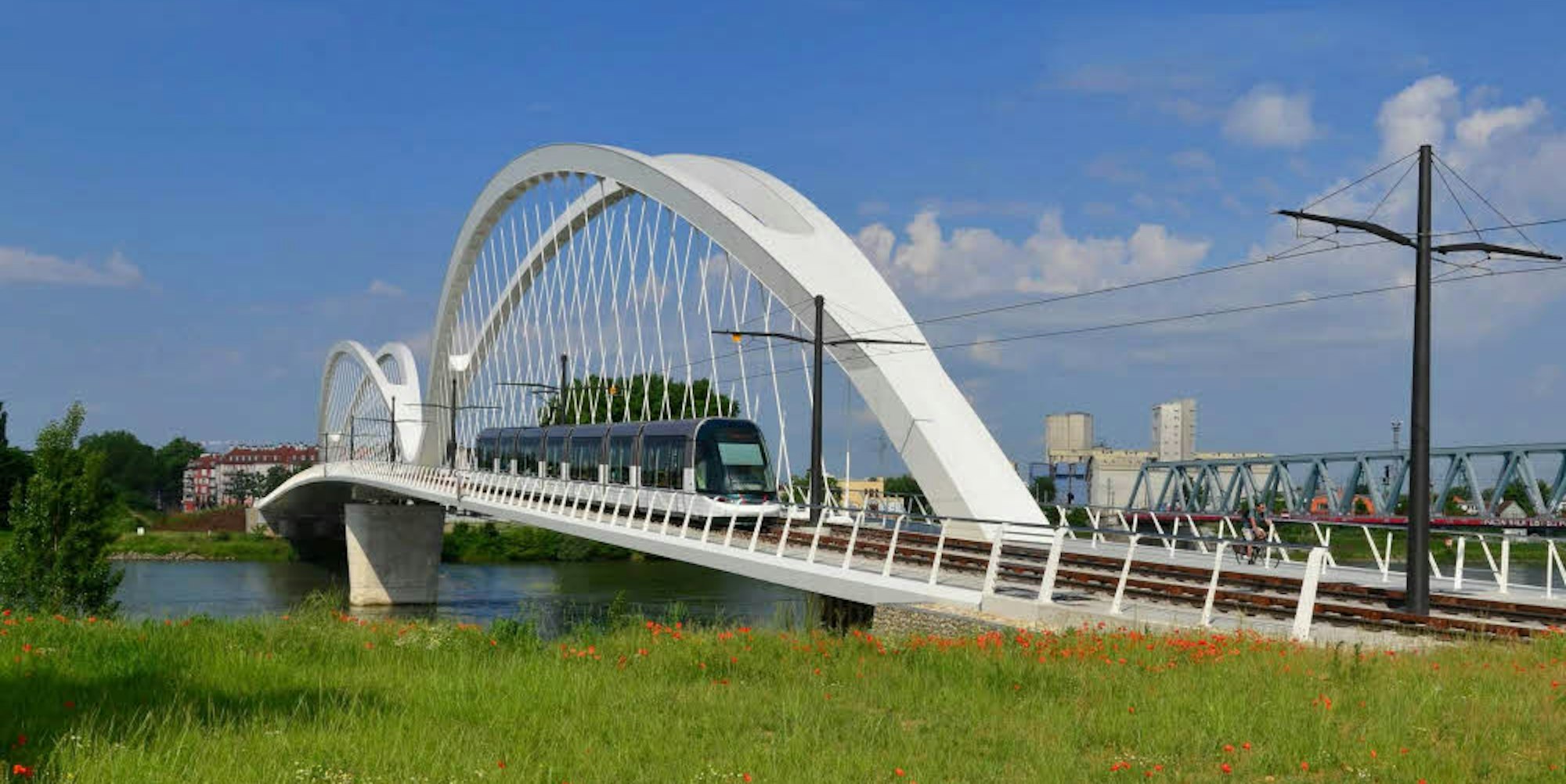 Die Rheinbrücke Straßburg – Kehl könnte ein Vorbild für einen ähnlichen Bau in Niederkassel sein.