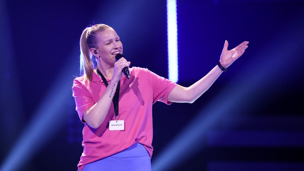 Animateurin Caro bei I Can See Your Voice am 4. Mai