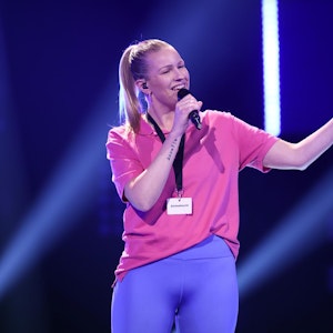 Animateurin Caro bei I Can See Your Voice am 4. Mai