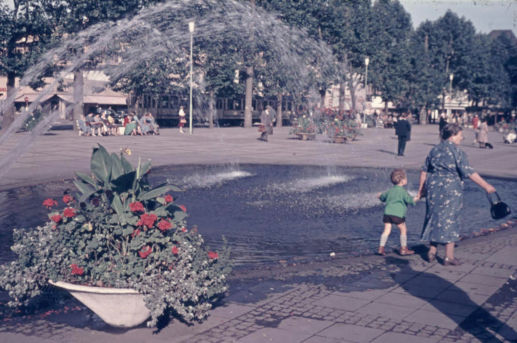 So sah der 1996 stillgelegte Brunnen auf dem Neumarkt einst aus.