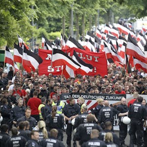 Aufmarsch von etwa 900 Neunazis im Juni 2016 in Dortmund